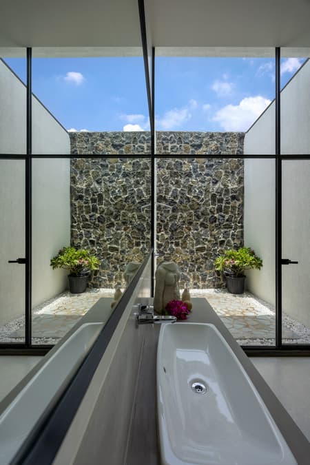 VAULT HOUSE - India